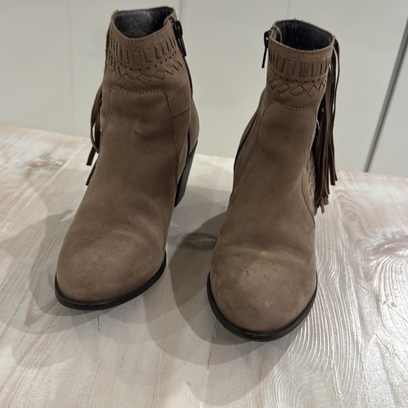 MÍA brown fringe boots - Picture 8 of 9